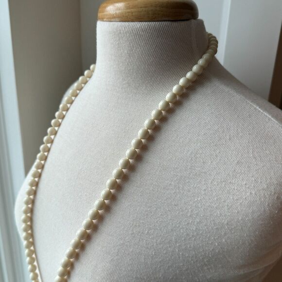 Extra Long Vintage Faux Pearl Necklace - Picture 9 of 11